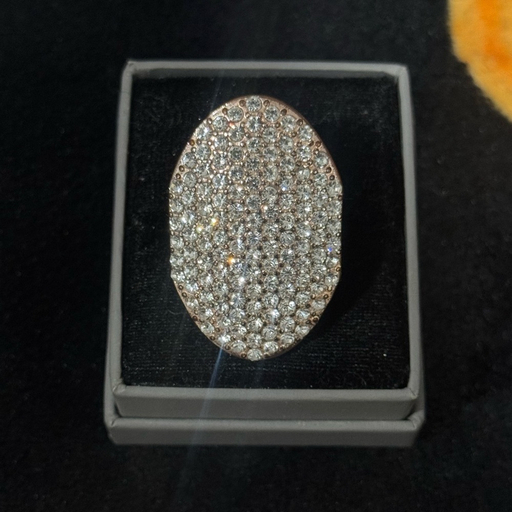 Antique Oval Cluster Ring with Stretchable Band